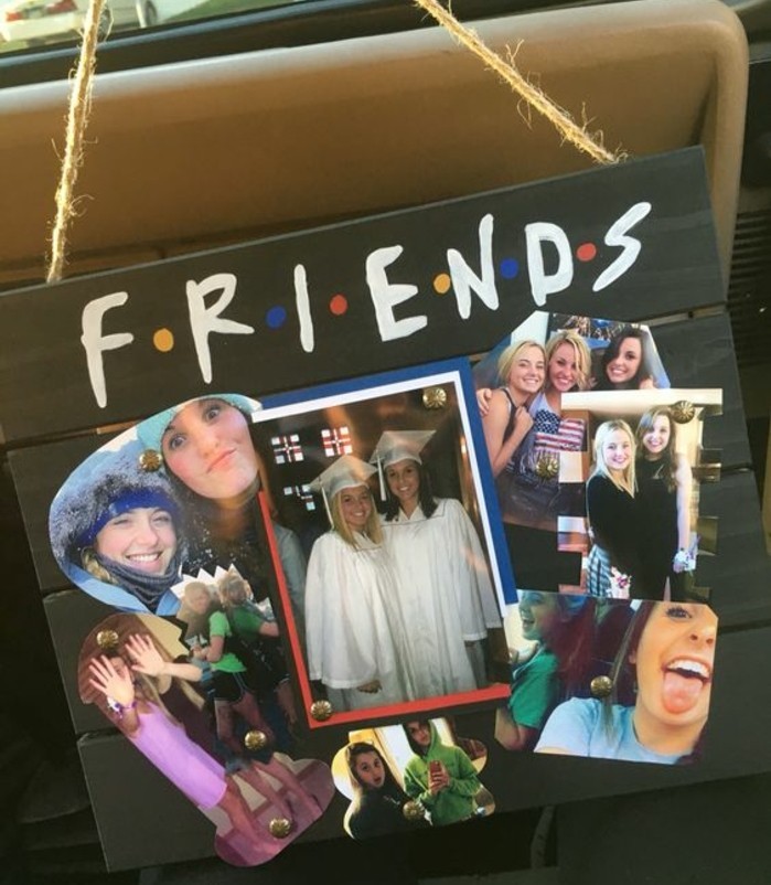 regalo-per-un-amica-speciale-collage-foto-incollate-cartoncino-ispirato-alla-serie-tv-friends