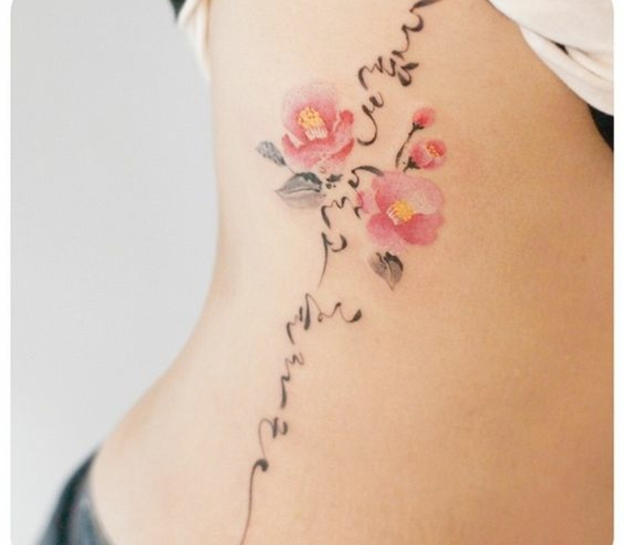 tattoo-fiore-disegno-sviluppa-verticale-parte-laterale-busto-fiori-rossi-gialli