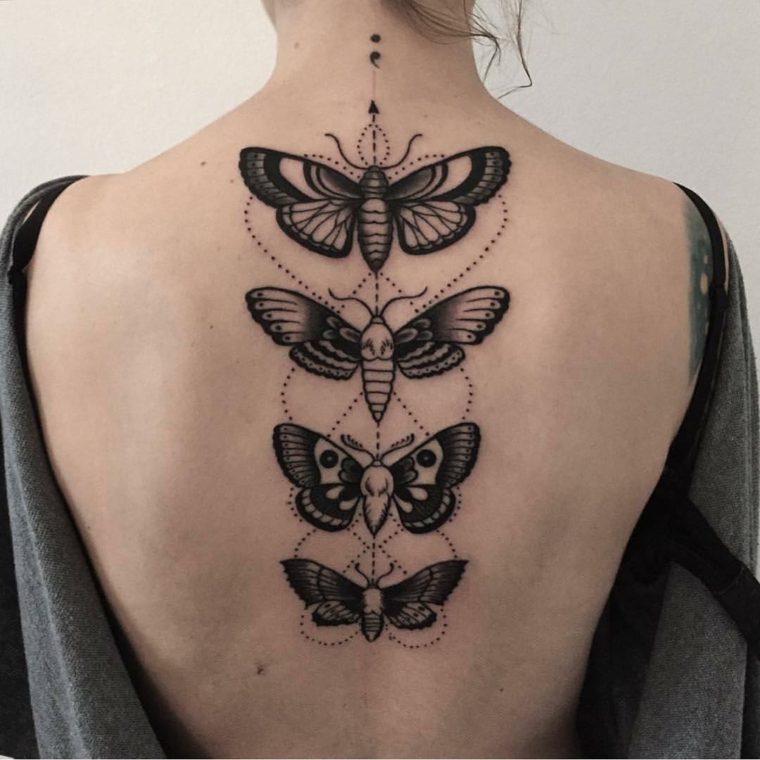 Tatuaggi femminili, idea carina con tante farfalle grandi e piccole sulla schiena 