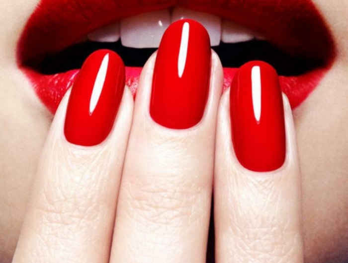 Unghie rosse – Tantissime idee per scegliere la manicure di capodanno!