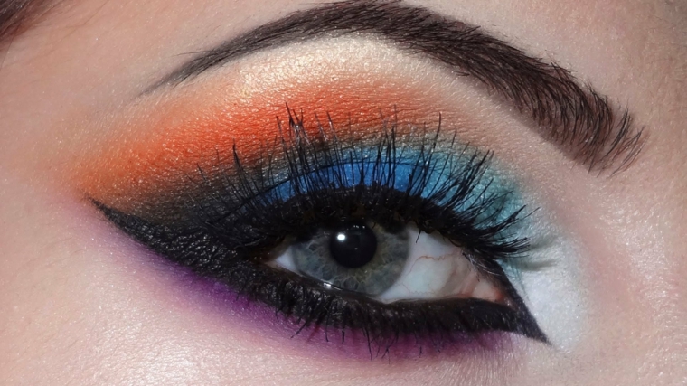 make up per gli occhi realizzato con ombretti dai colori vivaci e brillanti
