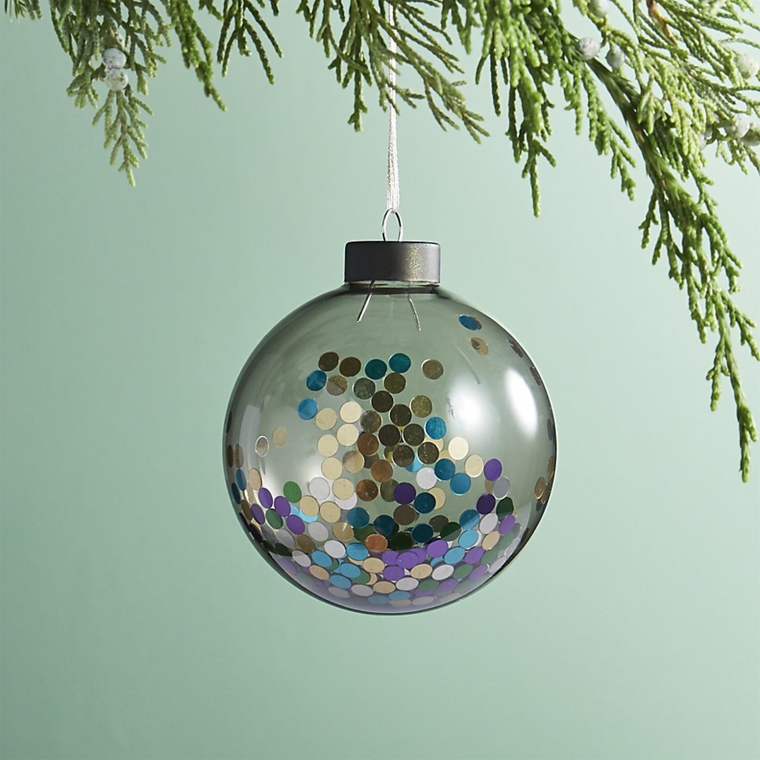 Palline natalizie, idea per una con glitter e paillets da appendere all'albero di Natale 