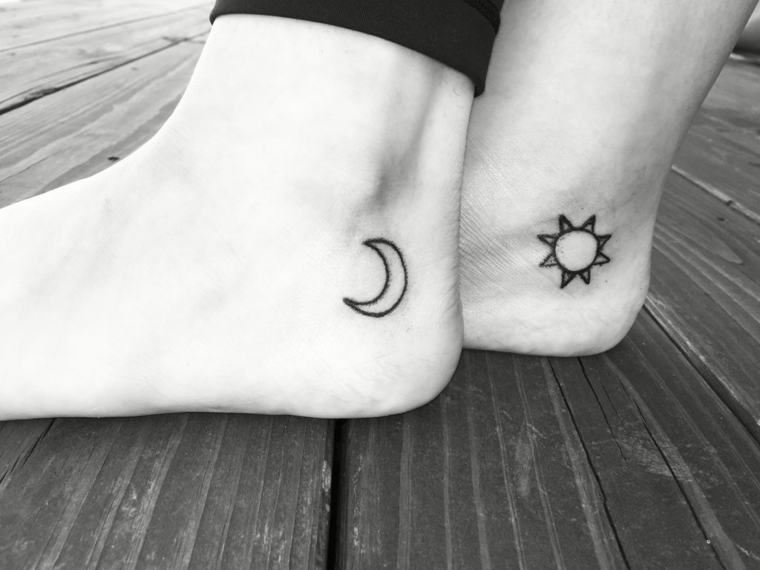 tatuaggio ideale per una coppia raffigurante il sole e la luna in bianco e nero