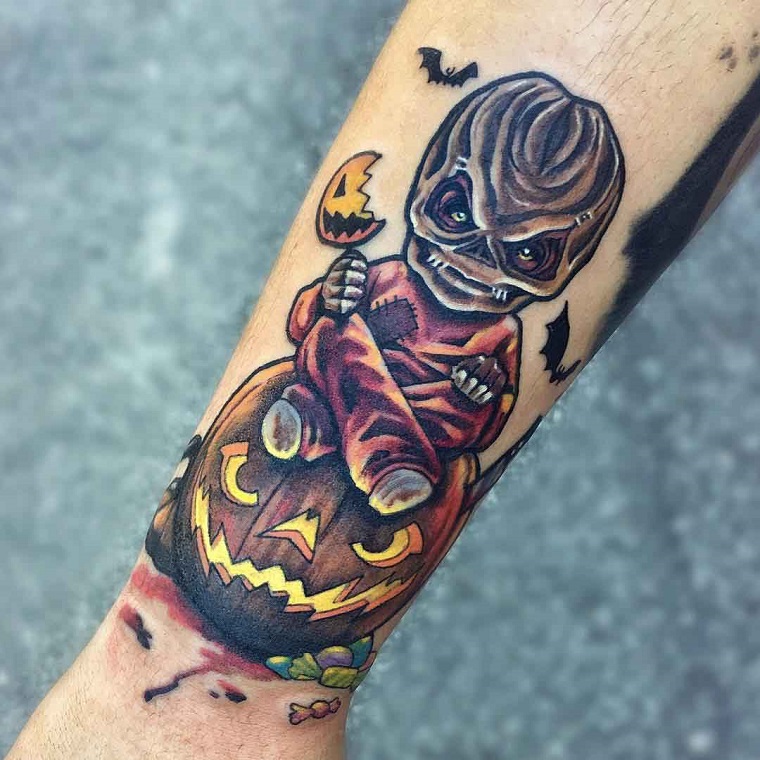 tattoo avambraccio uomo disegno zucca per halloween tatuaggio vecchia scuola
