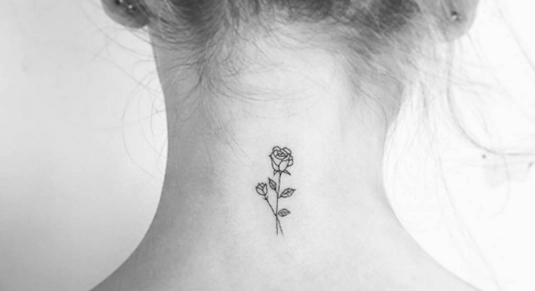 Tattoo particolari piccoli, idea con una donna e un tatuaggio rosa sul collo 
