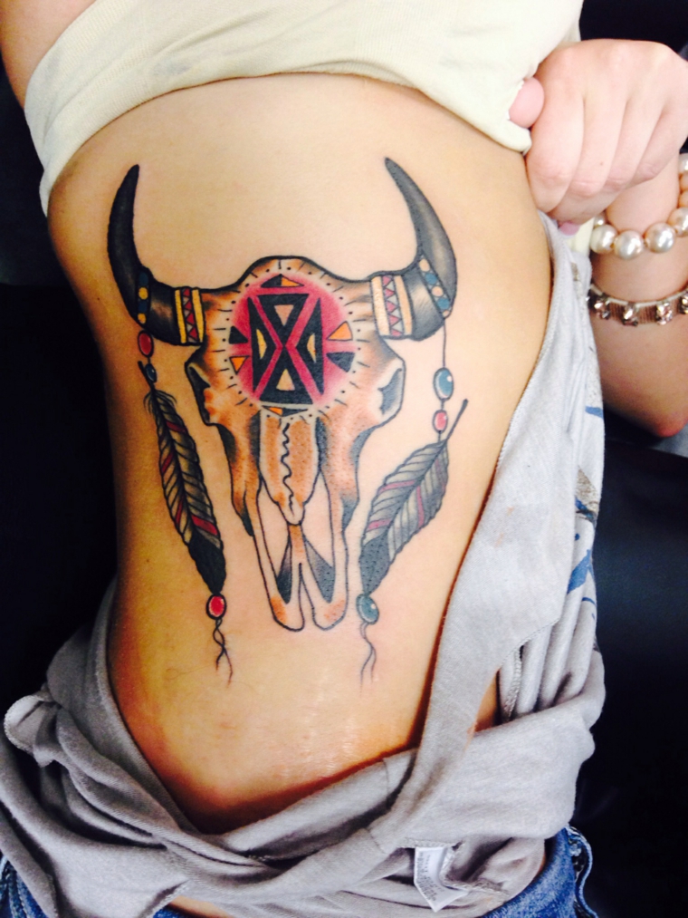 Tatuaggi femminili, idea per un tatto colorato con un significato ben preciso 