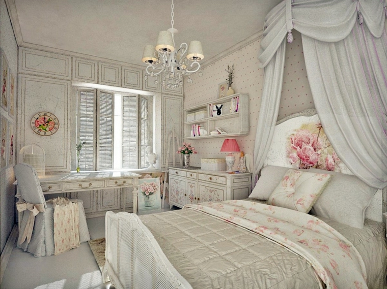 Decorazioni per camera da letto shabby con mobili in legno effetto consumato e print floreali 