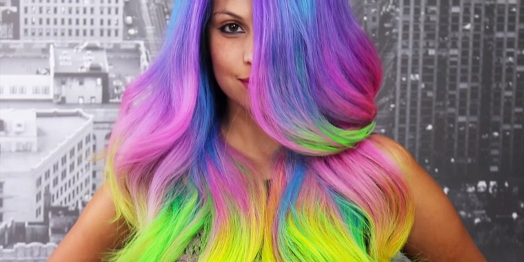 Cambiare colore capelli, idea una proposta artistica con le tonalità dell'arcobaleno 