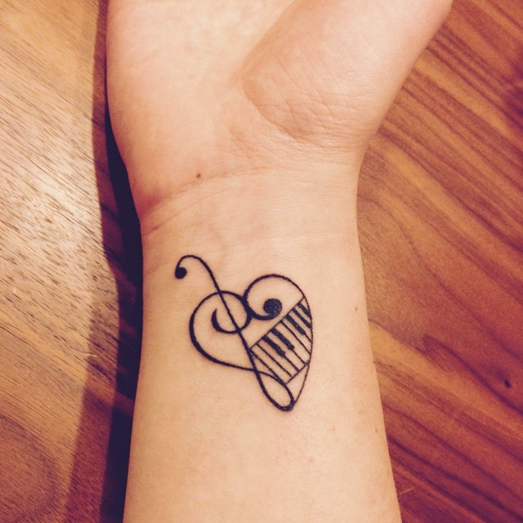 una proposta per tatuaggi cuoricini pensata per chi ha la musica nel cuore