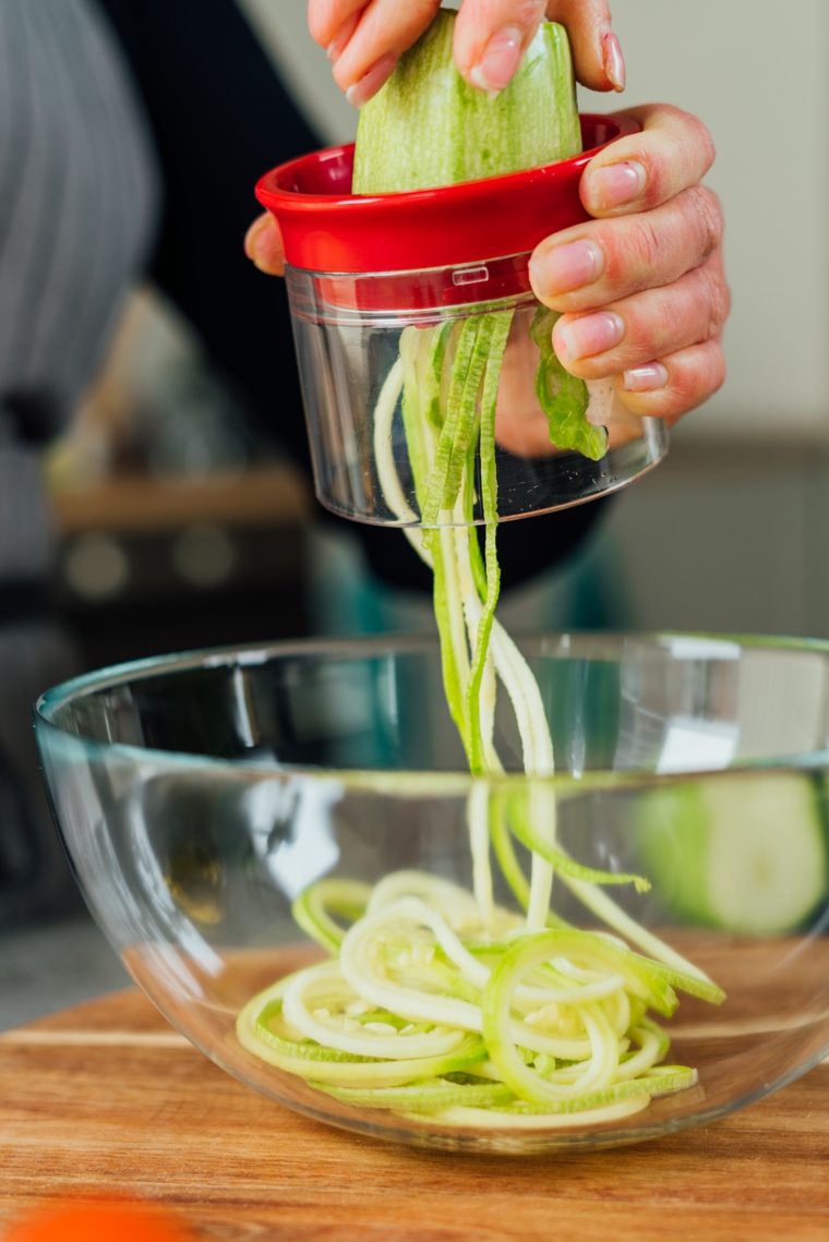 Spaghetti di verdure, macchina spiralizzatore per fare noodles di zucchine