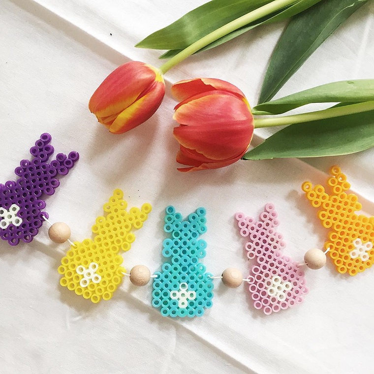 POPOYU 20 Tovaglioli Di Carta Pasquali 16x16 Cm – Usa E Getta Con Coniglietti E Uova Colorate – Decorazioni Festa Per Bambini