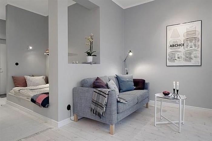 Idee per un arredamento salotto moderno con divano grigio in tessuto 