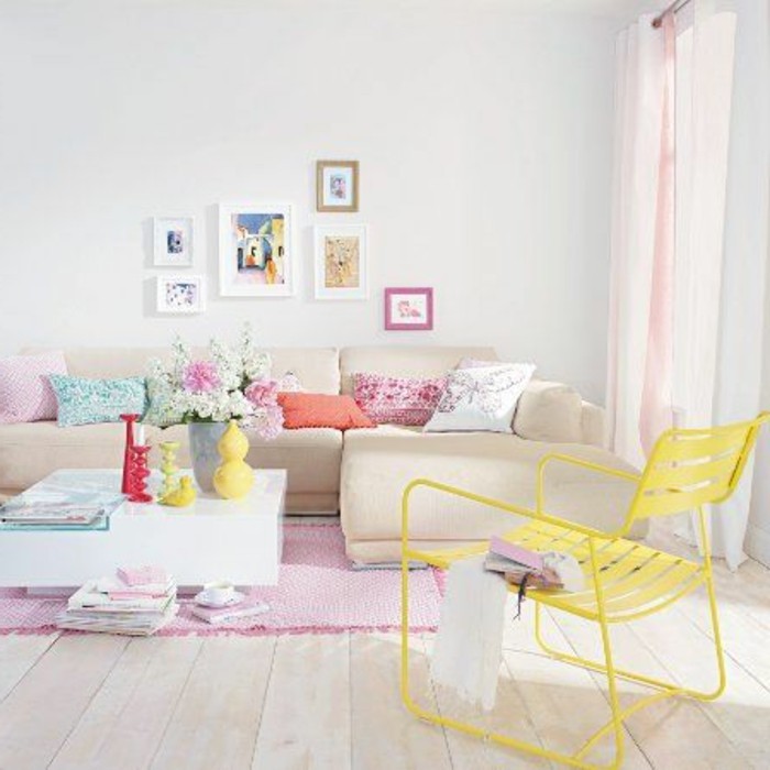 Idea arredamento del salotto piccolo con mobili soggiorno moderno nella tonalità di colore pastello 