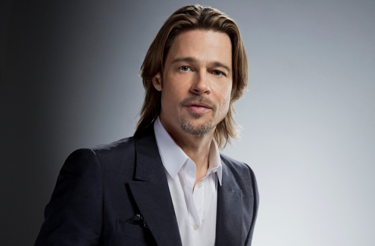 Taglio di capelli uomo, Brad Pitt con un'acconciatura capelli lisci, long bob biondo 