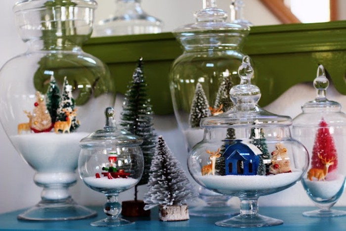 Decorazioni natalizie con statuine in ciotole di vetro, regali fai da te con materiali riciclati 