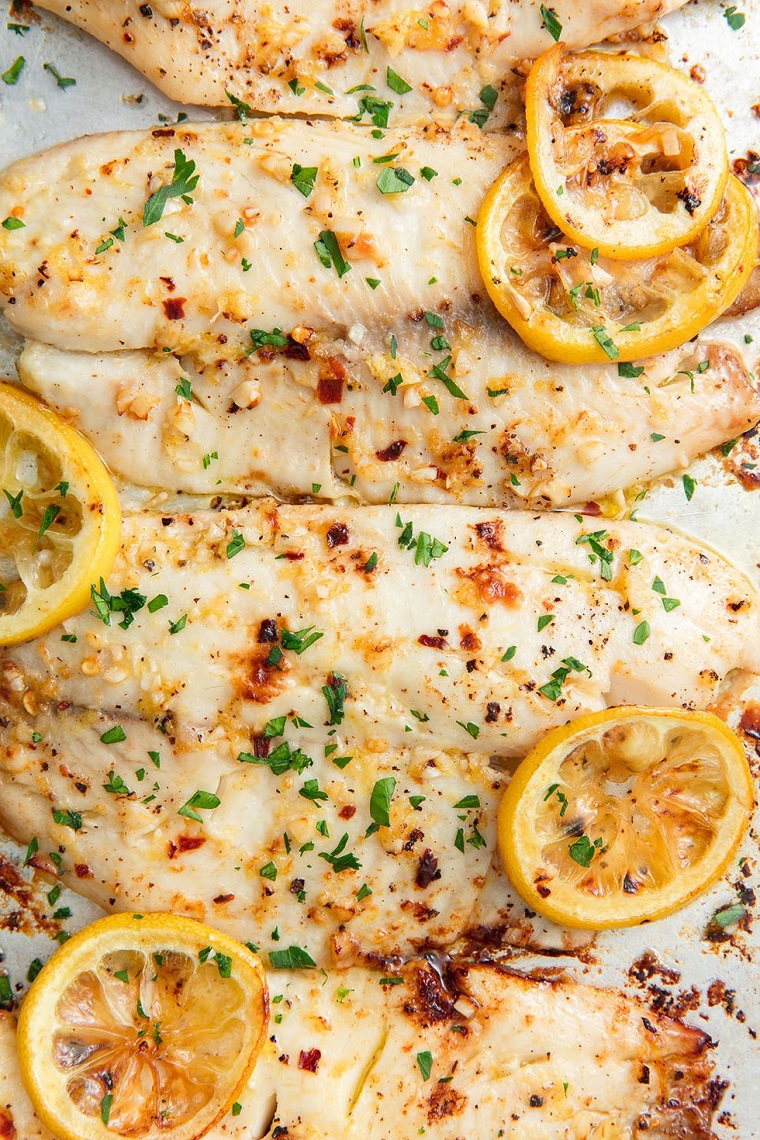 Pesce tilapia in filetti conditi con spezie e limone, cosa cucinare a cena 