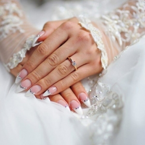 Unghie sposa, tutorial, abbinamenti al bouquet e tante immagini a cui ispirarsi