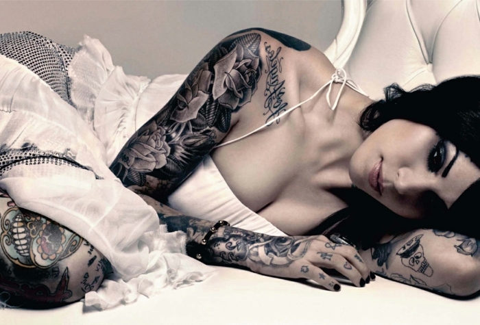 Tatuaggio rosa: 100 idee unisex, il significato e le ultime novità