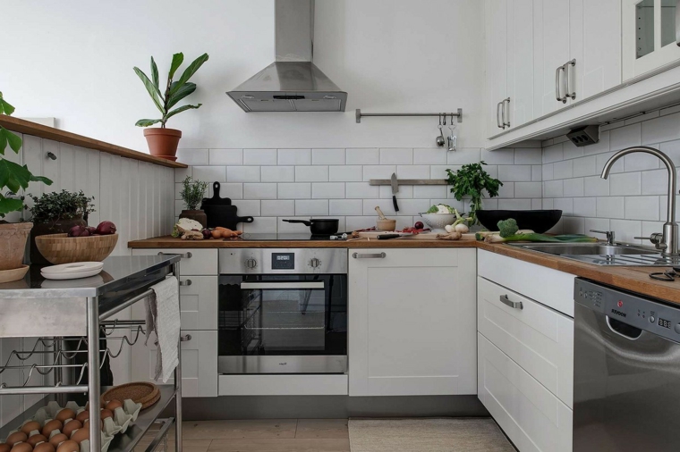 come trasformare una cucina classica in moderna pareti rivestita in piastrelle bianche