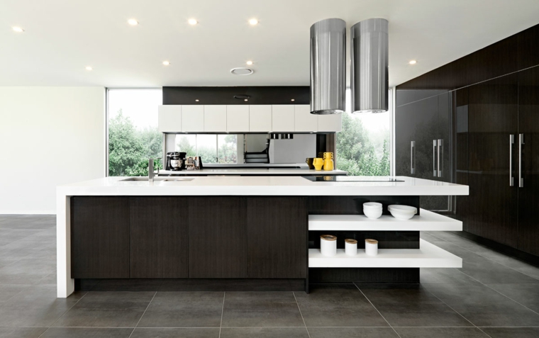 soluzione dal design moderno ed essenziale, cucine moderne bianche e nere con una grande isola