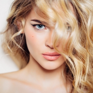 Come fare i capelli mossi: idee, immagini e video tutorial per realizzare look di tendenza