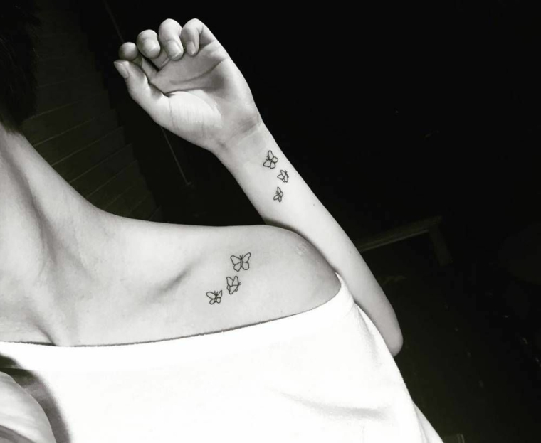 idea per tatuaggi femminili piccoli tre graziose farfalle sulla spalla e tre sul polso