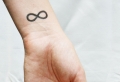 Tattoo infinito: 10 motivi per scegliere il simbolo dell’eternità da tatuare sul proprio corpo