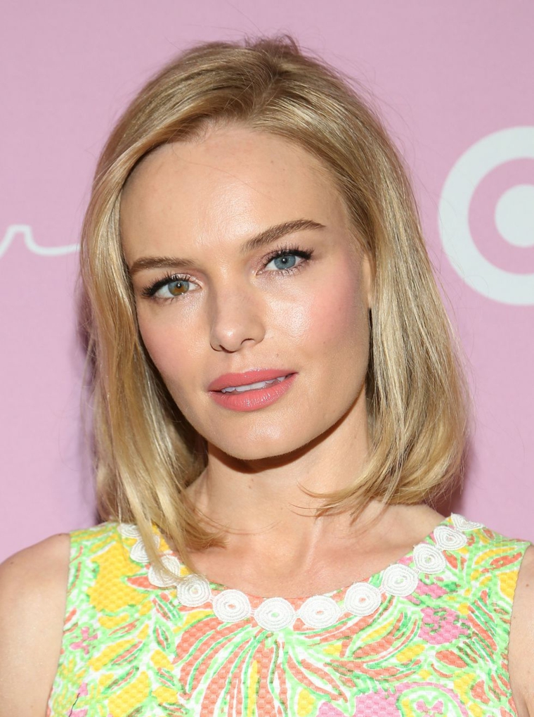 I capelli a caschetto di Kate Bosworth di colore biondo e riga laterale 
