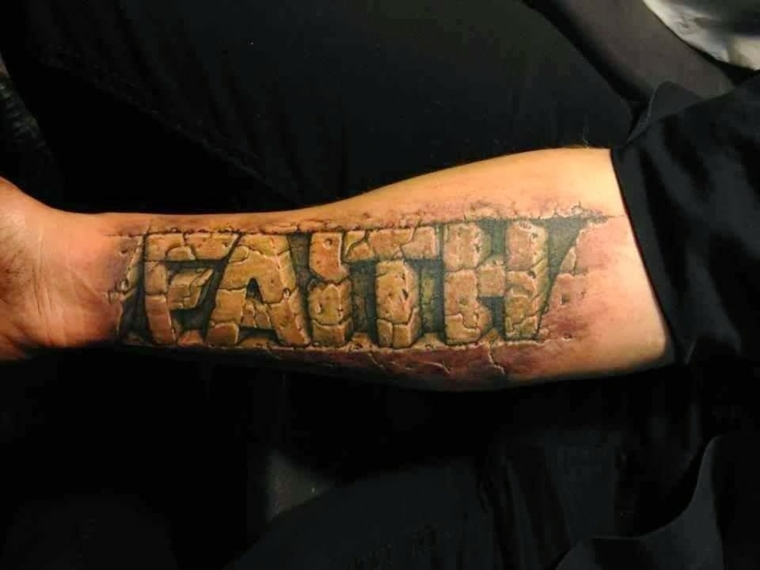 Un'idea per dei tatuaggi scritte braccio in inglese con un carattere tridimensionale