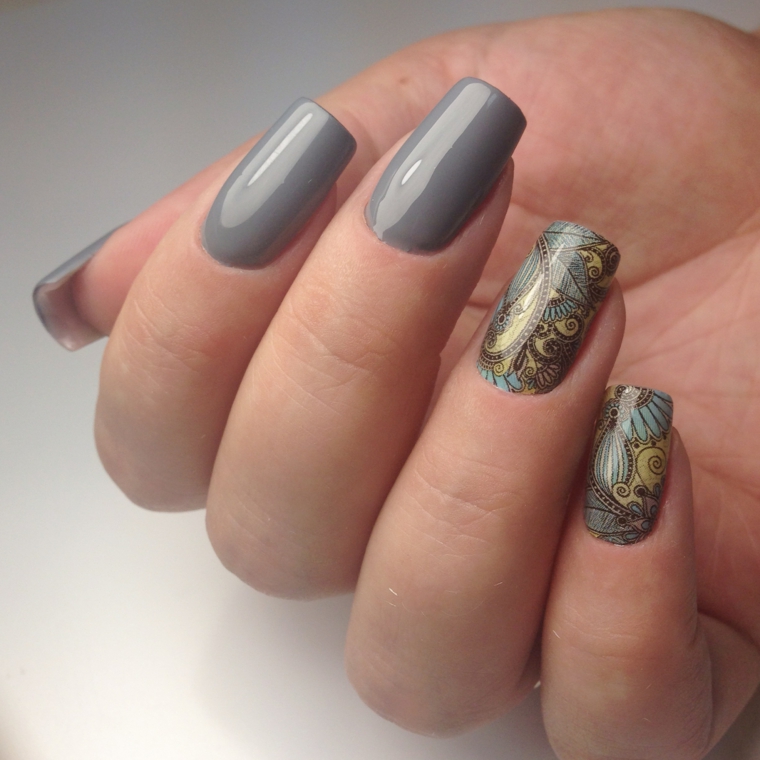 Idea per delle unghie colorate molto lunghe, smalto di colore grigio acrilico