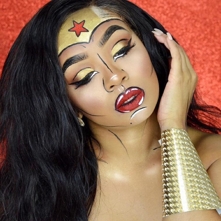 Ragazza truccata da Wonder Woman per Halloween con ombretto oro e rossetto mat rosso