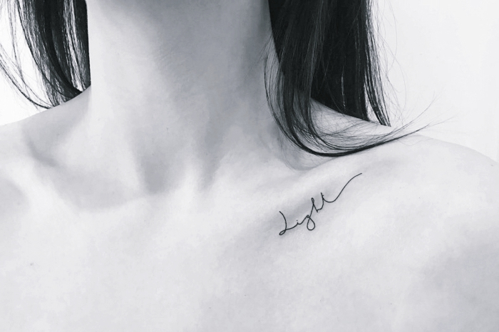 Tatuaggio immagini e un'idea con tattoo sulla clavicola con la scritta Life