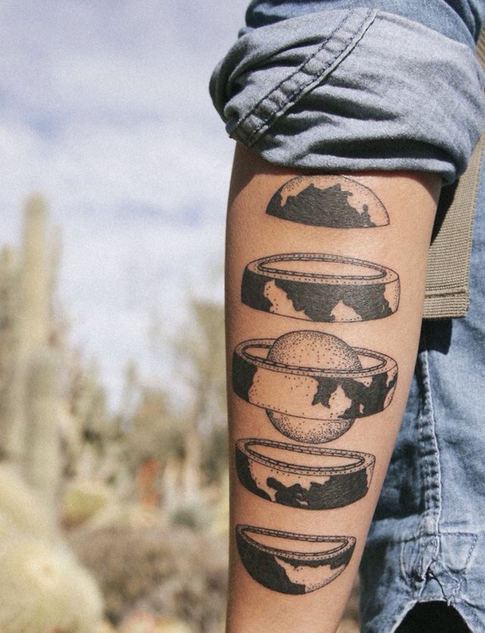 Idea per un tatuaggio sul braccio con i diversi strati interni della terra 