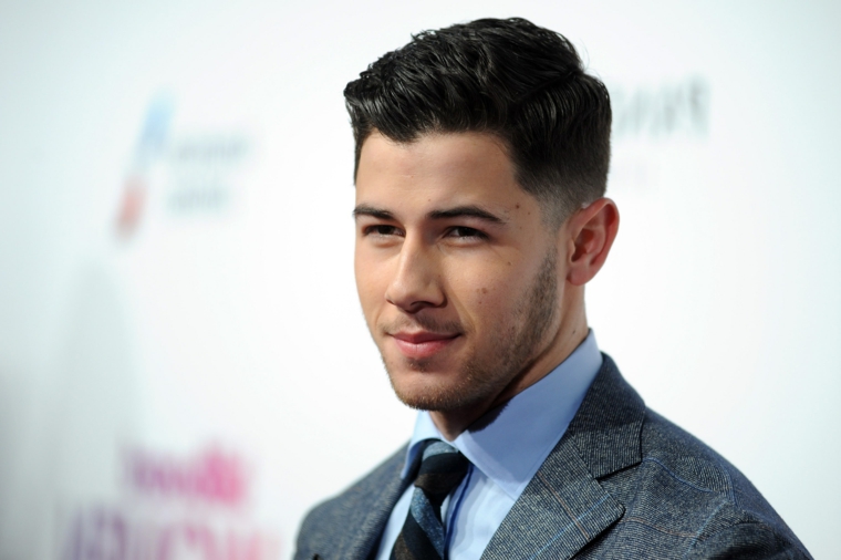 Sfumature capelli uomo e un'idea proposta dal cantante Nick Jonas