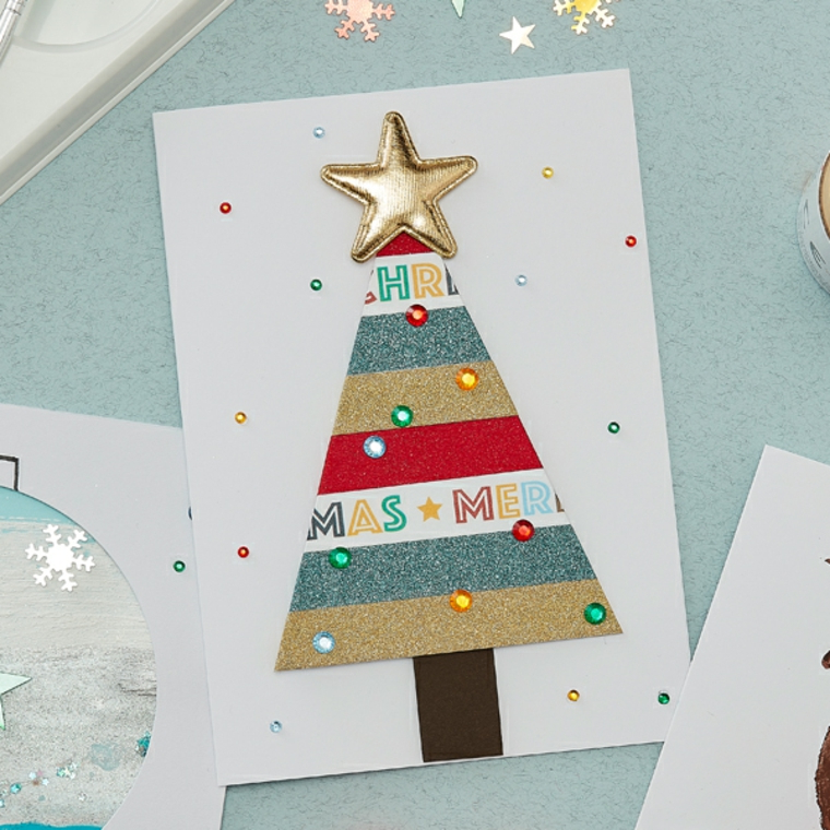 Idea per degli addobbi natalizi fatti a mano, bigliettino con un albero e stella 