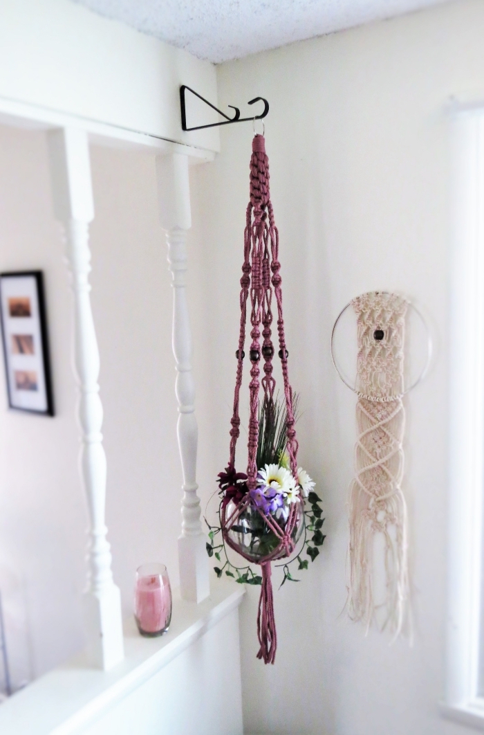 Portavaso con treccia di corda viola, decorazione camera con candela di colore rosa