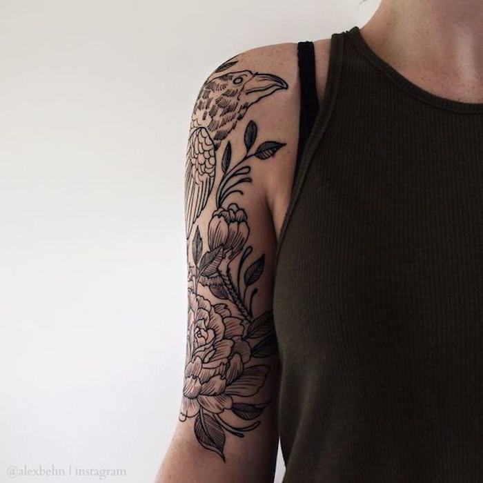 Disegni belli da fare come tatuaggi e un'idea con fiori e uccello sul braccio di una donna