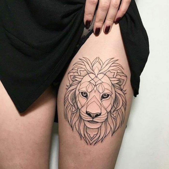 Tatuaggi piccoli particolari femminili, disegno geometrico, tattoo di un leone