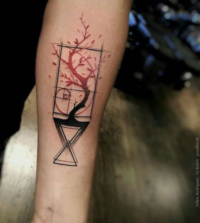 Mandala significato, disegno di un albero, tatuaggio sull'avambraccio
