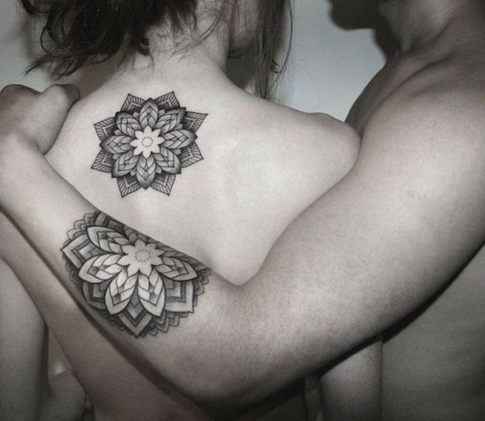 Tatuaggi significativi famiglia, disegno mandala, tattoo schiena donna