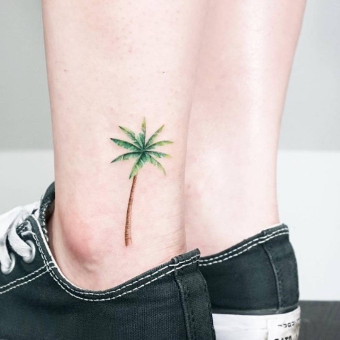 Catalogo tatuaggi, tattoo con palma. tatuaggio sulla caviglia