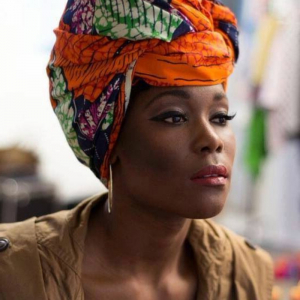 Gli abiti africani dei nostri giorni – abbinamento di tendenze e tradizione