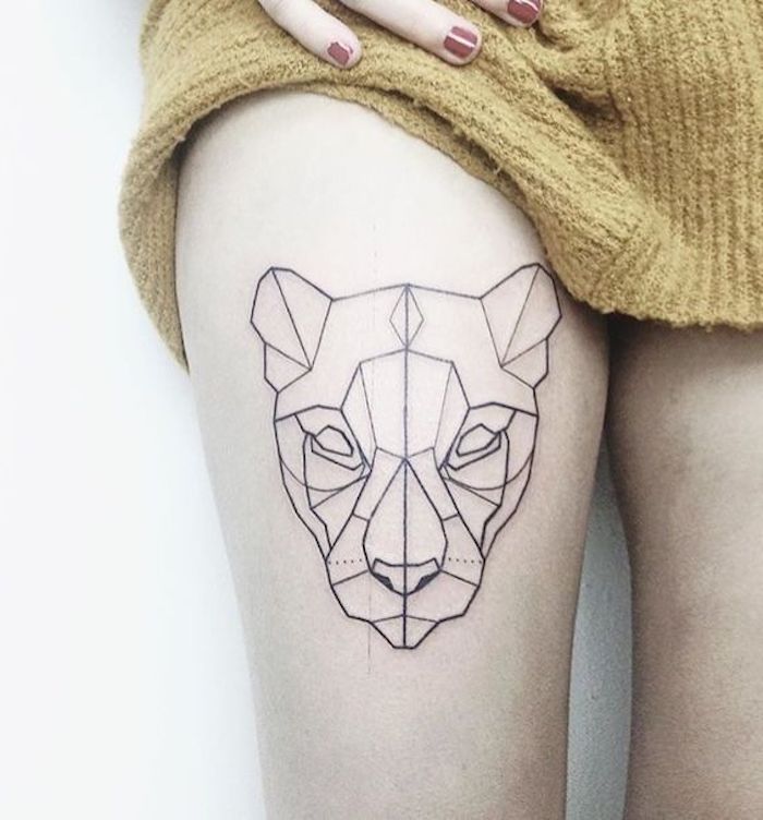 Tatuaggi femminili eleganti, disegno geometrico di una pantera, tattoo sulla coscia