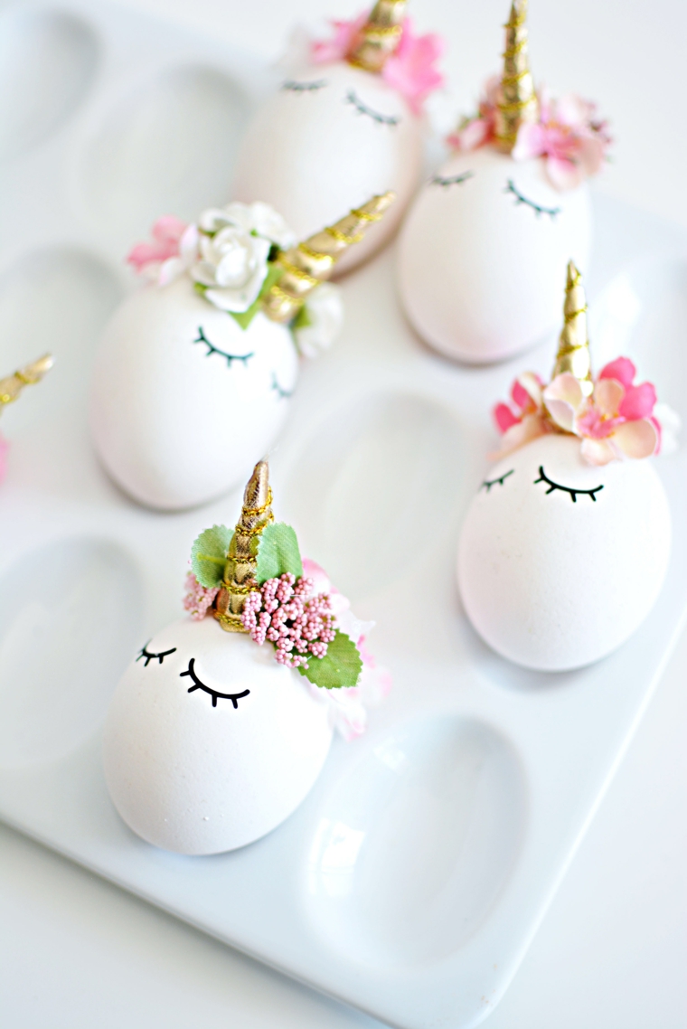 Lavoretti pasquali per bambini, uova bianche dipinte, disegno uovo unicorno