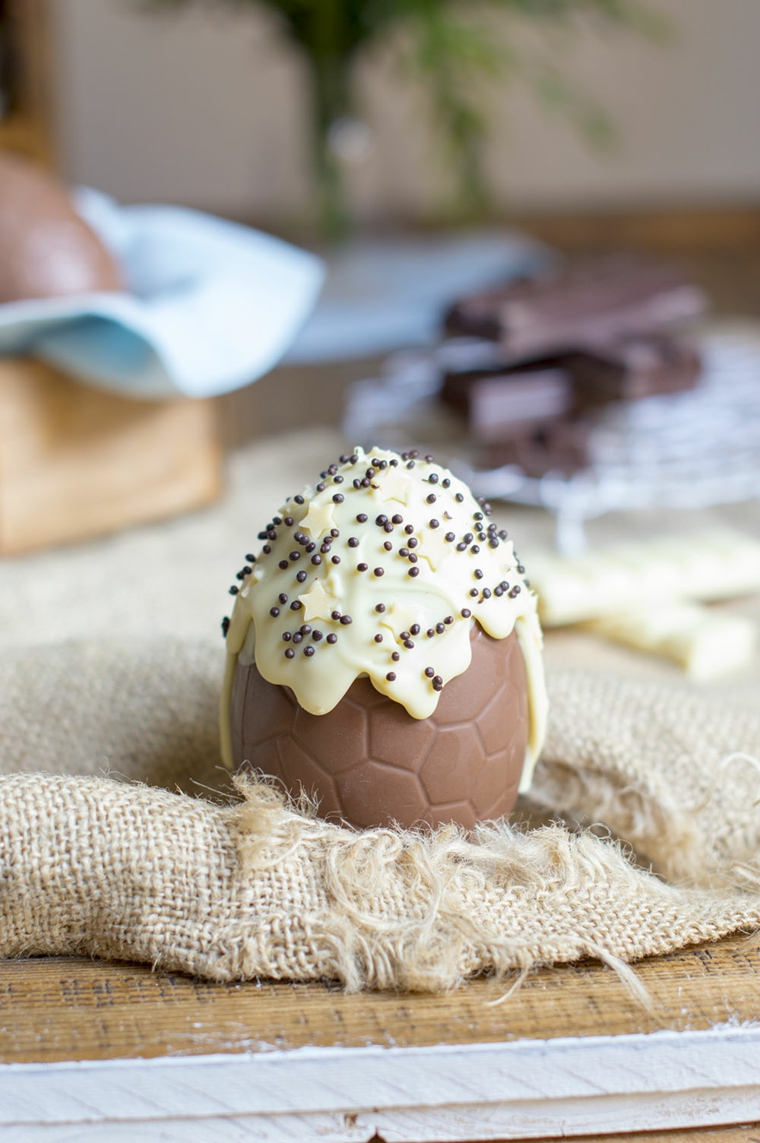 Ovetto di cioccolato, uovo di pasqua, decorazione dolcetti pasquali