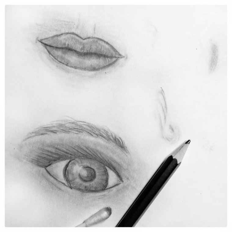 Abbozzo di labbra, occhio disegnato a matita, chiaro scuro con matita