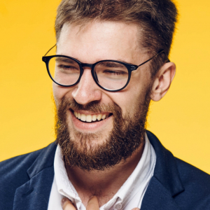 Capelli corti uomo sfumati, look e idee per i tagli del momento