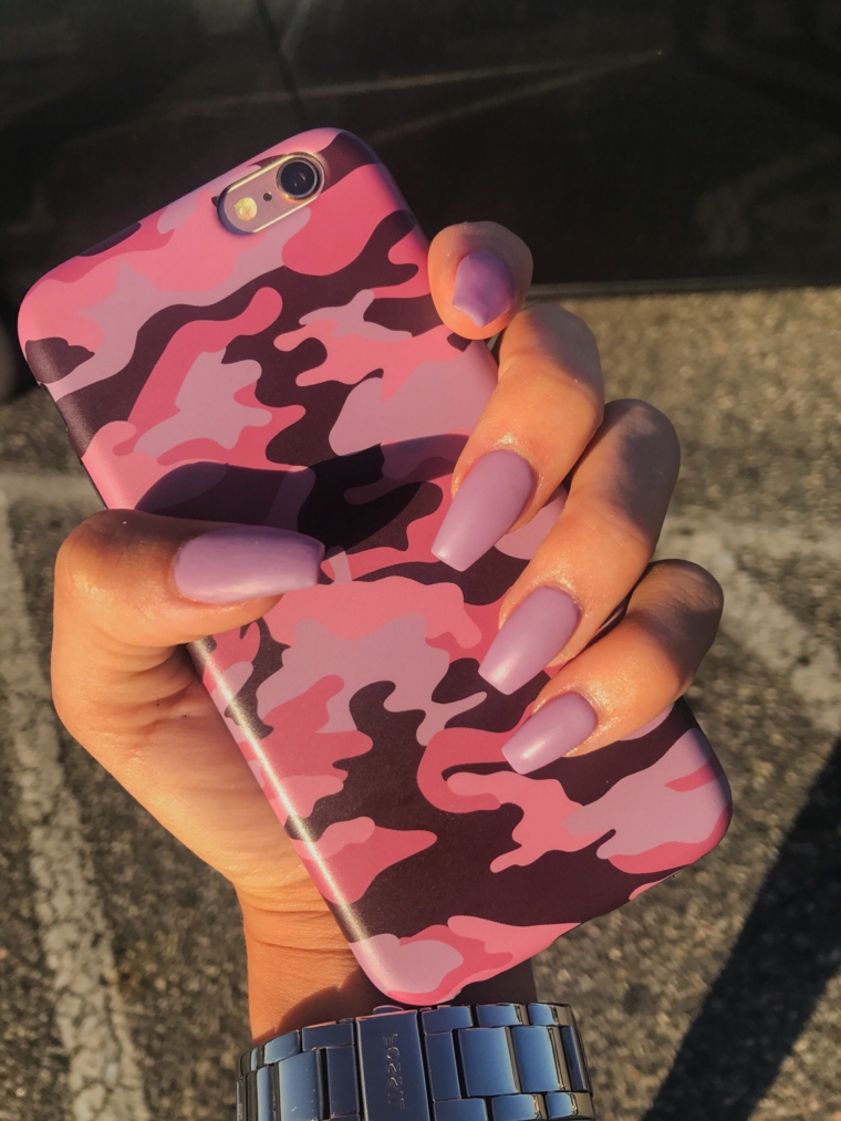 Custodia telefono militare, unghie forma squadrata, colore smalto viola, immagini di unghie con gel