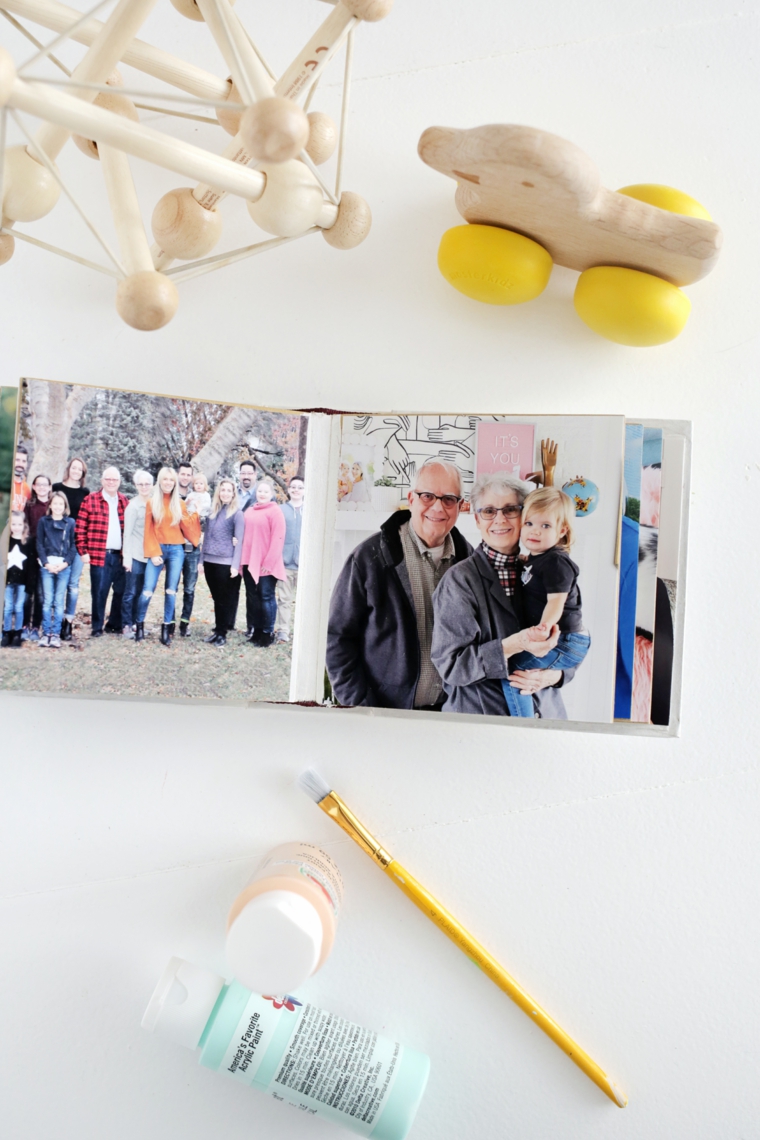 Come decorare un album di foto, mini album con foto, colori acrilici e pennello