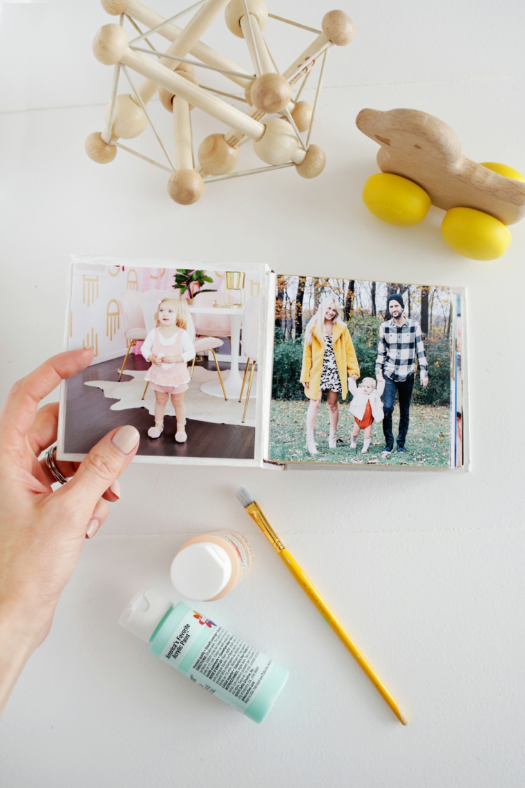 Colori acrilici e pennello, mini album con foto, come creare un album fotografico cartaceo